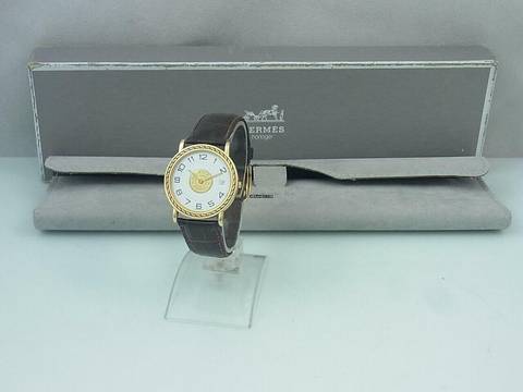  Hermès Sellier Quartz 750 - 18k Gold Damen / Herrenuhr Datum Anzeige Ø 32 Mm Box </h1> 