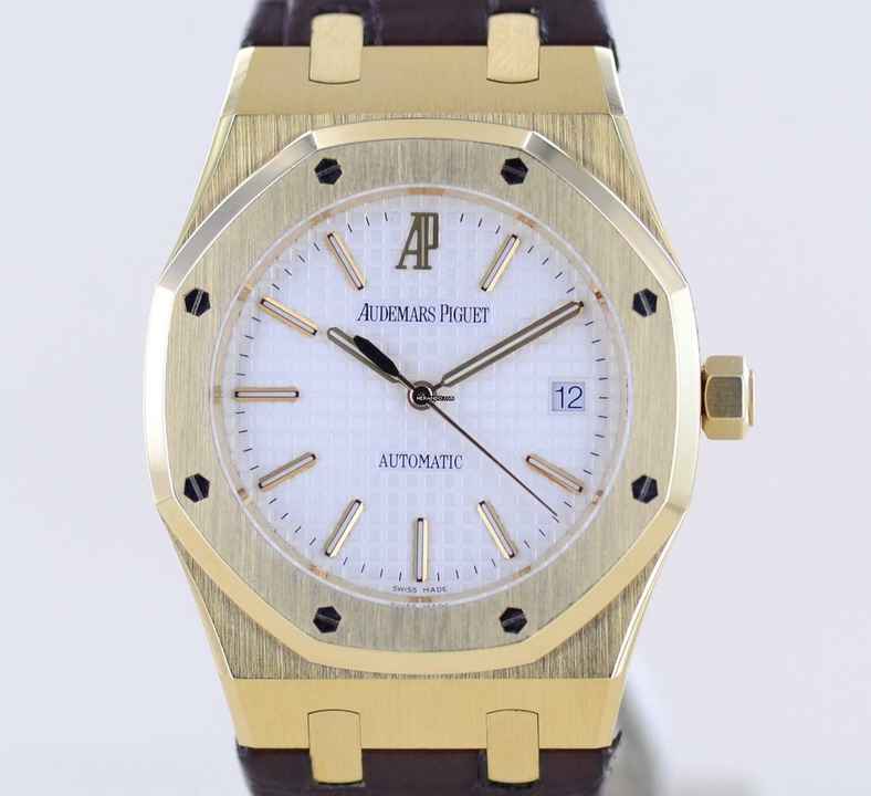  Audemars Piguet Royal Oak Selfwinding Automatic Date 18K Gelbgold 39mm 15300 white Dial rar </h1> 