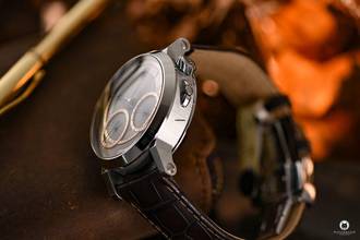 Thumbnail von Benzinger GAP 1 „Graphit“ mit eigenem Manufakturkaliber handguillochiert