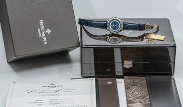 Thumbnail von Patek Philippe World Time Chronograph 5930G-001 | Full Set 2018 | Whitegold