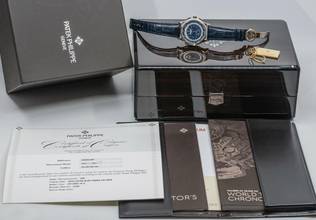 Thumbnail von Patek Philippe World Time Chronograph 5930G-001 | Full Set 2018 | Whitegold