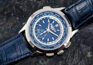 Thumbnail von Patek Philippe World Time Chronograph 5930G-001 | Full Set 2018 | Whitegold