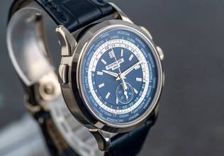 Thumbnail von Patek Philippe World Time Chronograph 5930G-001 | Full Set 2018 | Whitegold