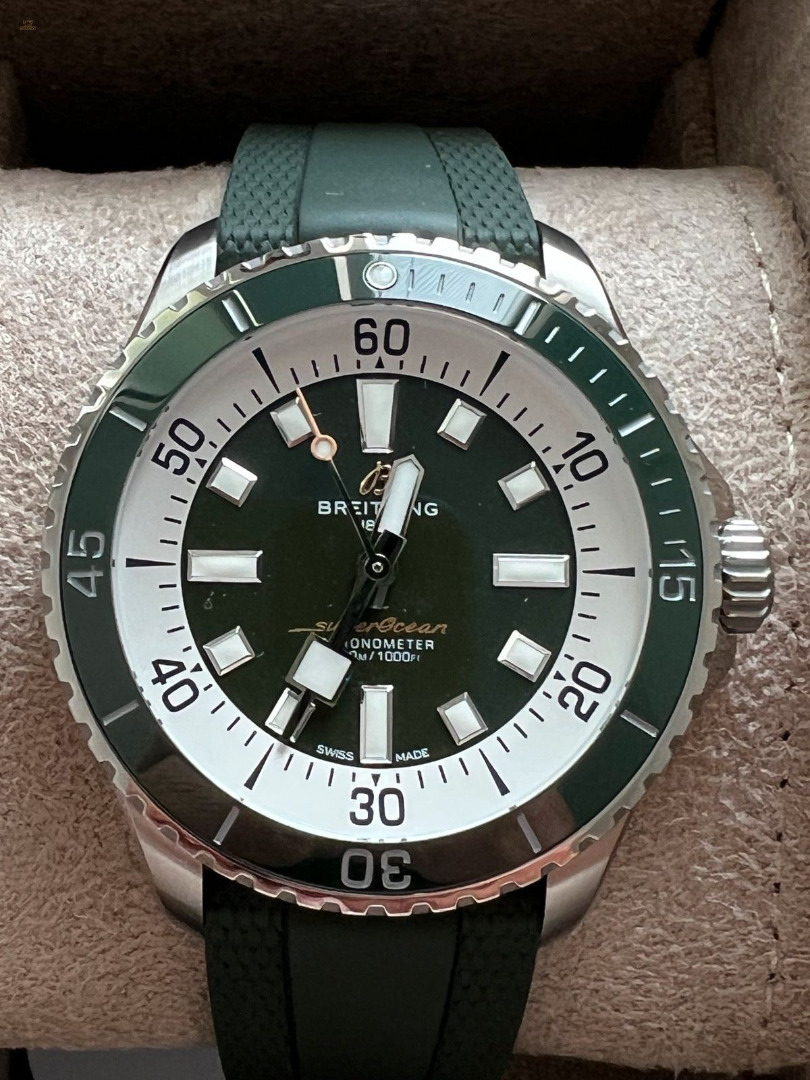 Breitling Superocean 44 mm Grün mit Mehrwertsteuer