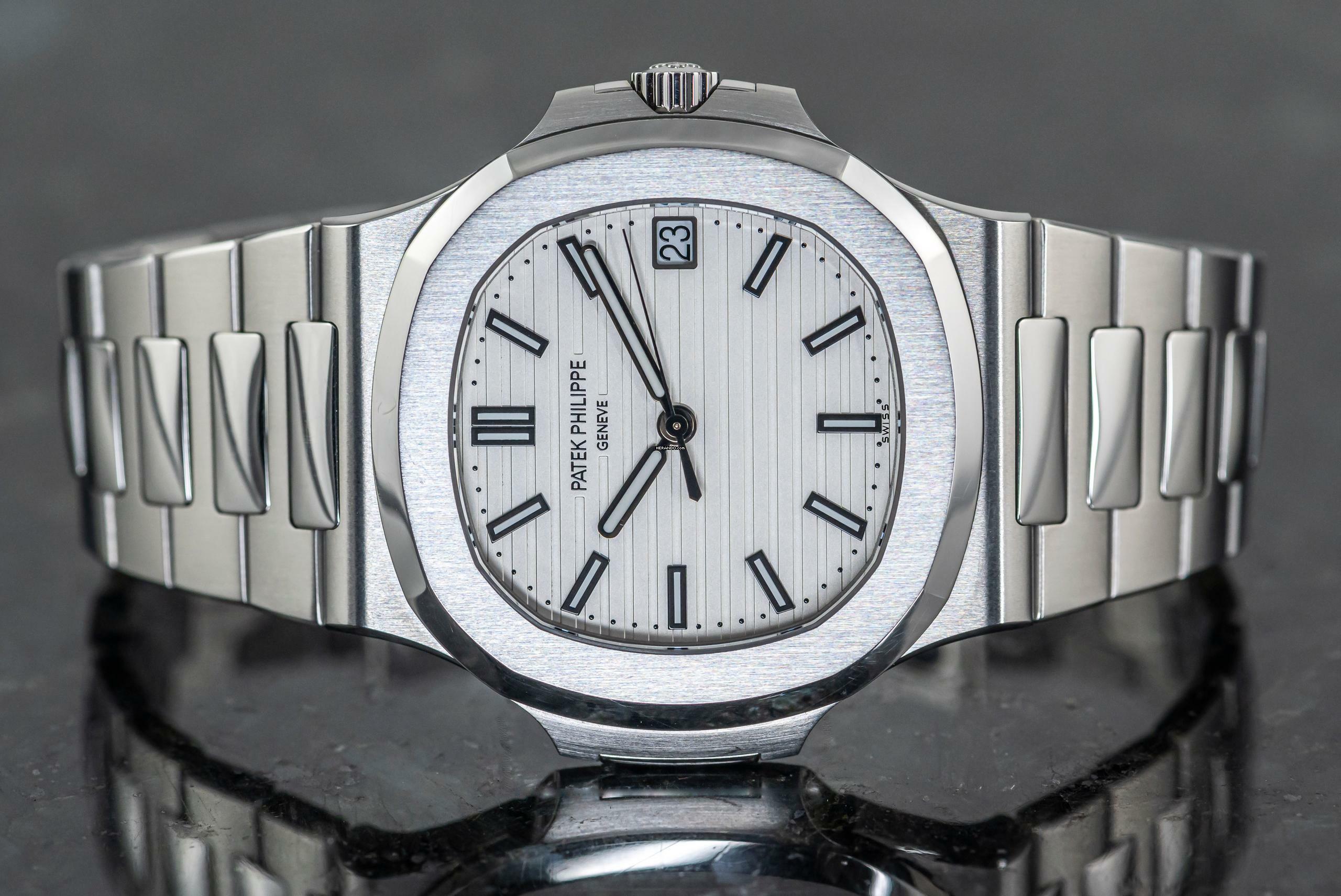 Thumbnail von Patek Philippe Nautilus 5711/1A-011 | rare Caliber 26-330 | German Full Set 2019 | white dial | Steel