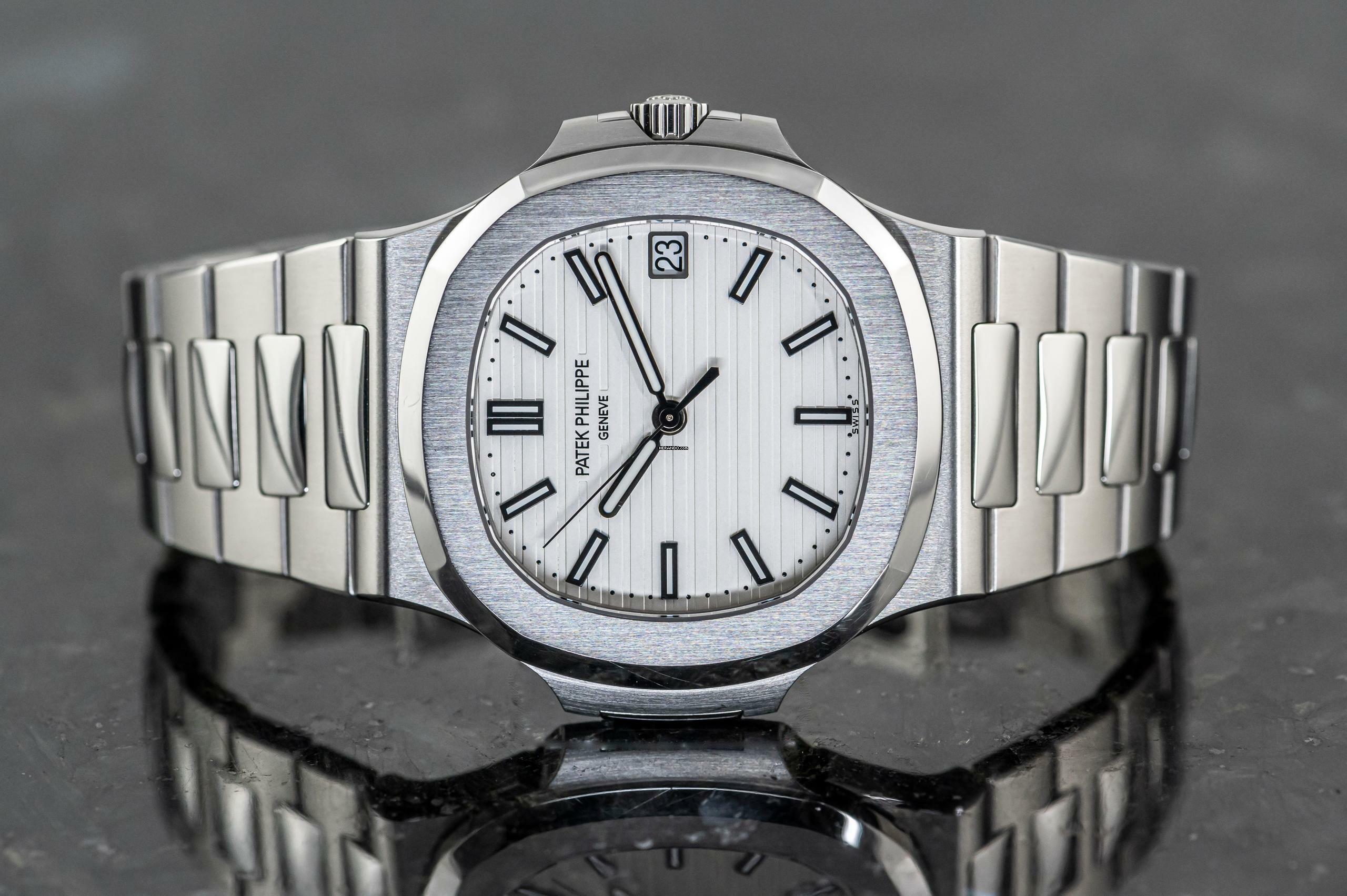 Thumbnail von Patek Philippe Nautilus 5711/1A-011 | rare Caliber 26-330 | German Full Set 2019 | white dial | Steel