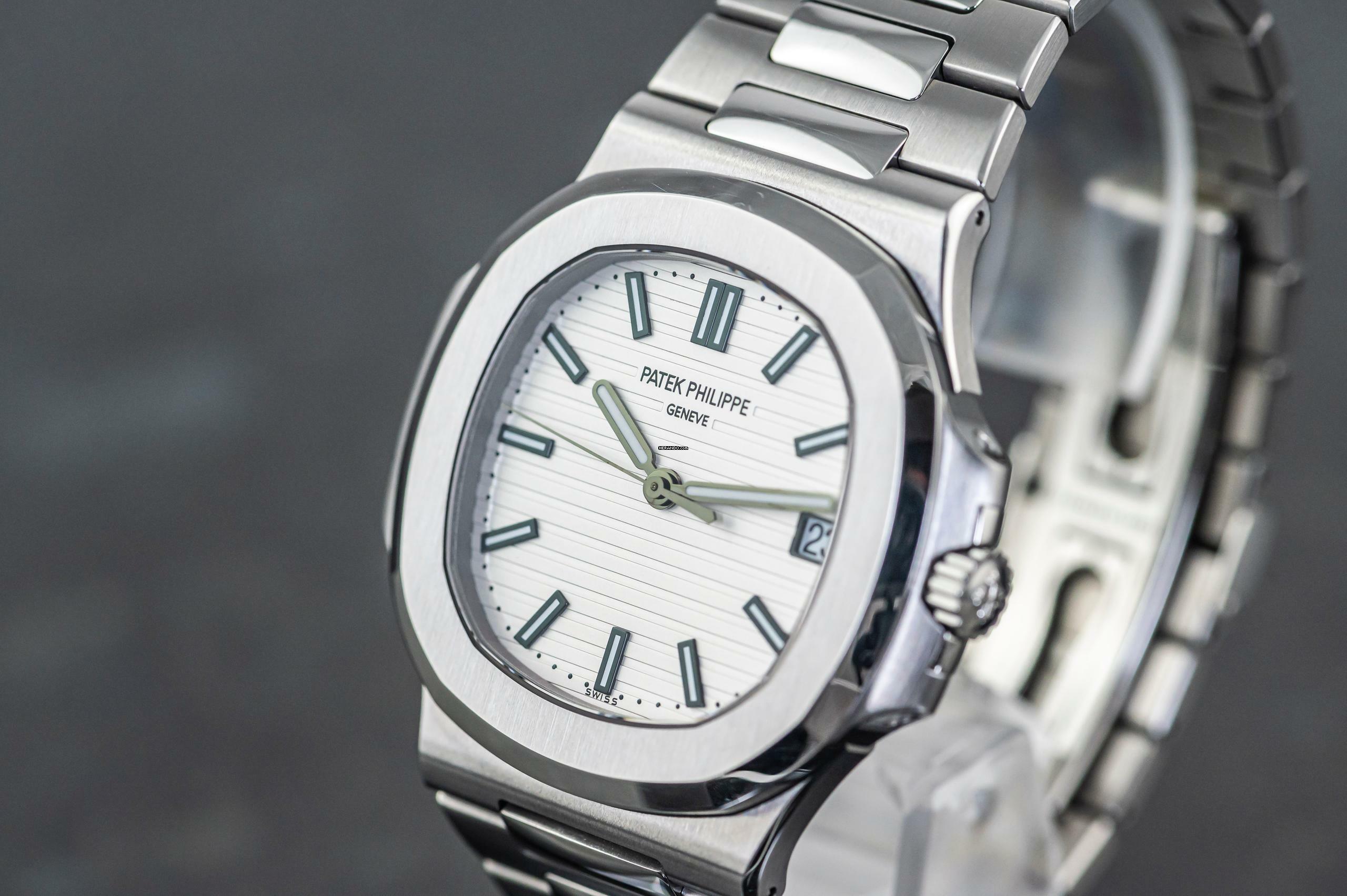 Thumbnail von Patek Philippe Nautilus 5711/1A-011 | rare Caliber 26-330 | German Full Set 2019 | white dial | Steel