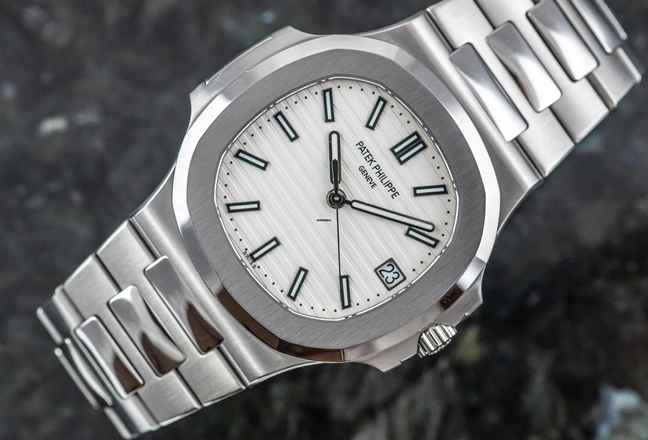  Patek Philippe Nautilus 5711/1A-011 | rare Caliber 26-330 | German Full Set 2019 | white dial | Steel 