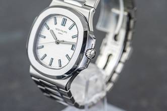 Thumbnail von Patek Philippe Nautilus 5711/1A-011 | rare Caliber 26-330 | German Full Set 2019 | white dial | Steel