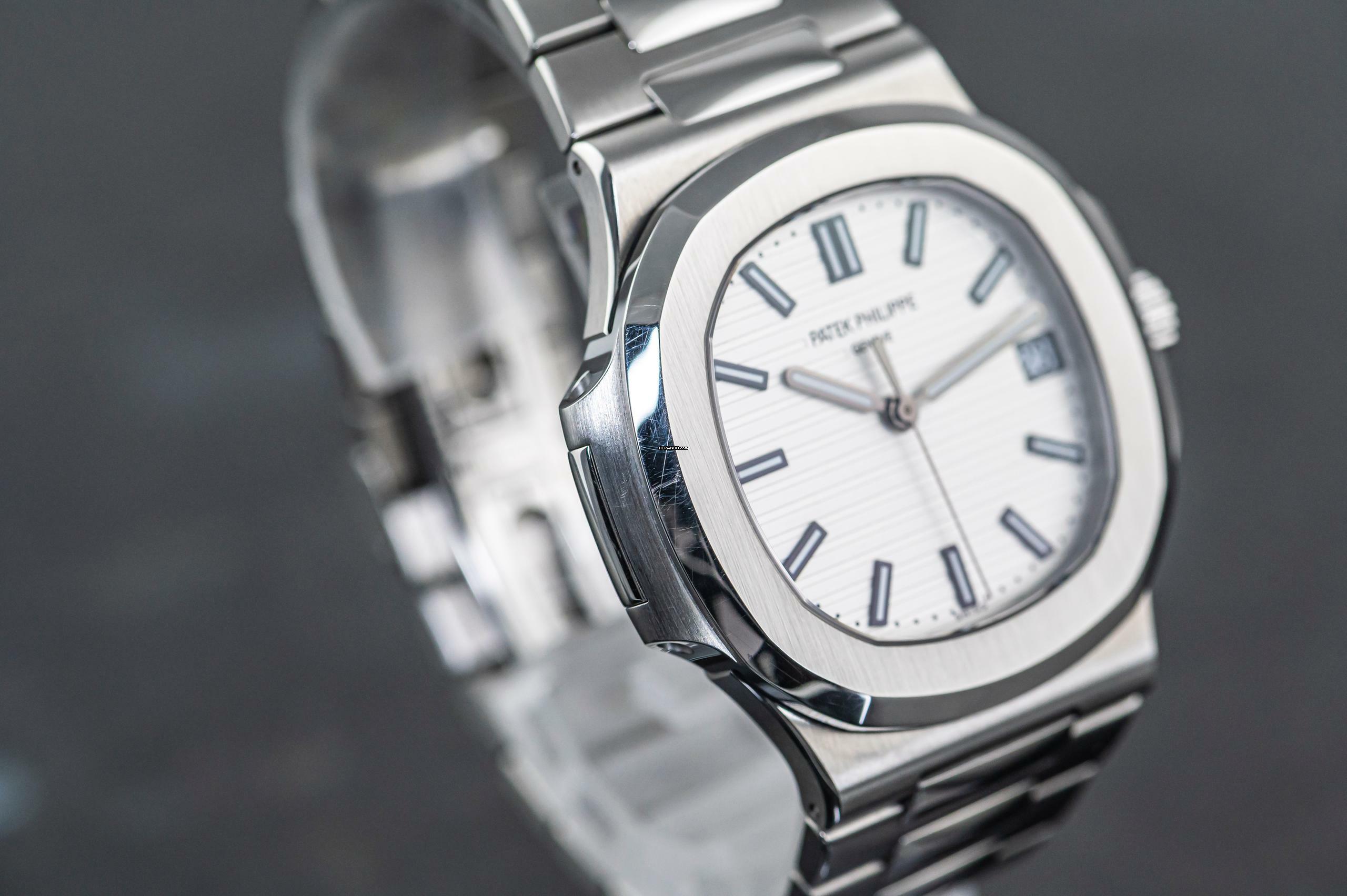 Thumbnail von Patek Philippe Nautilus 5711/1A-011 | rare Caliber 26-330 | German Full Set 2019 | white dial | Steel