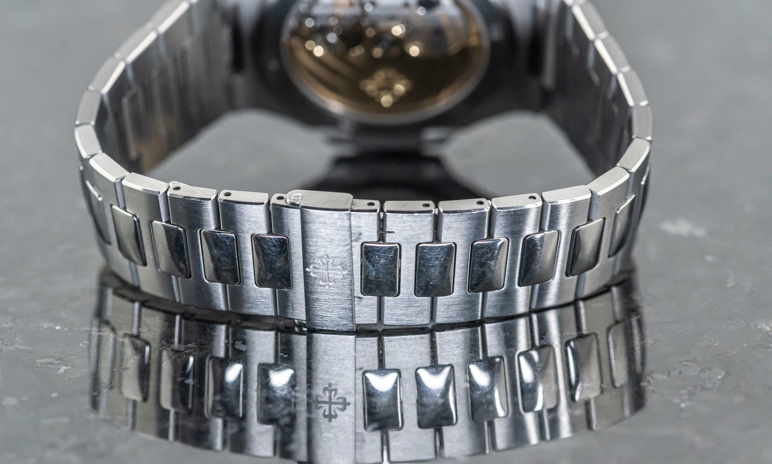 Thumbnail von Patek Philippe Nautilus 5711/1A-011 | rare Caliber 26-330 | German Full Set 2019 | white dial | Steel