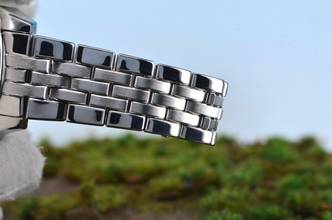 Thumbnail von Jaeger-LeCoultre Geophysic Universal Time UNGETRAGEN B&P Q8108420 503.8.T2.S </h1>