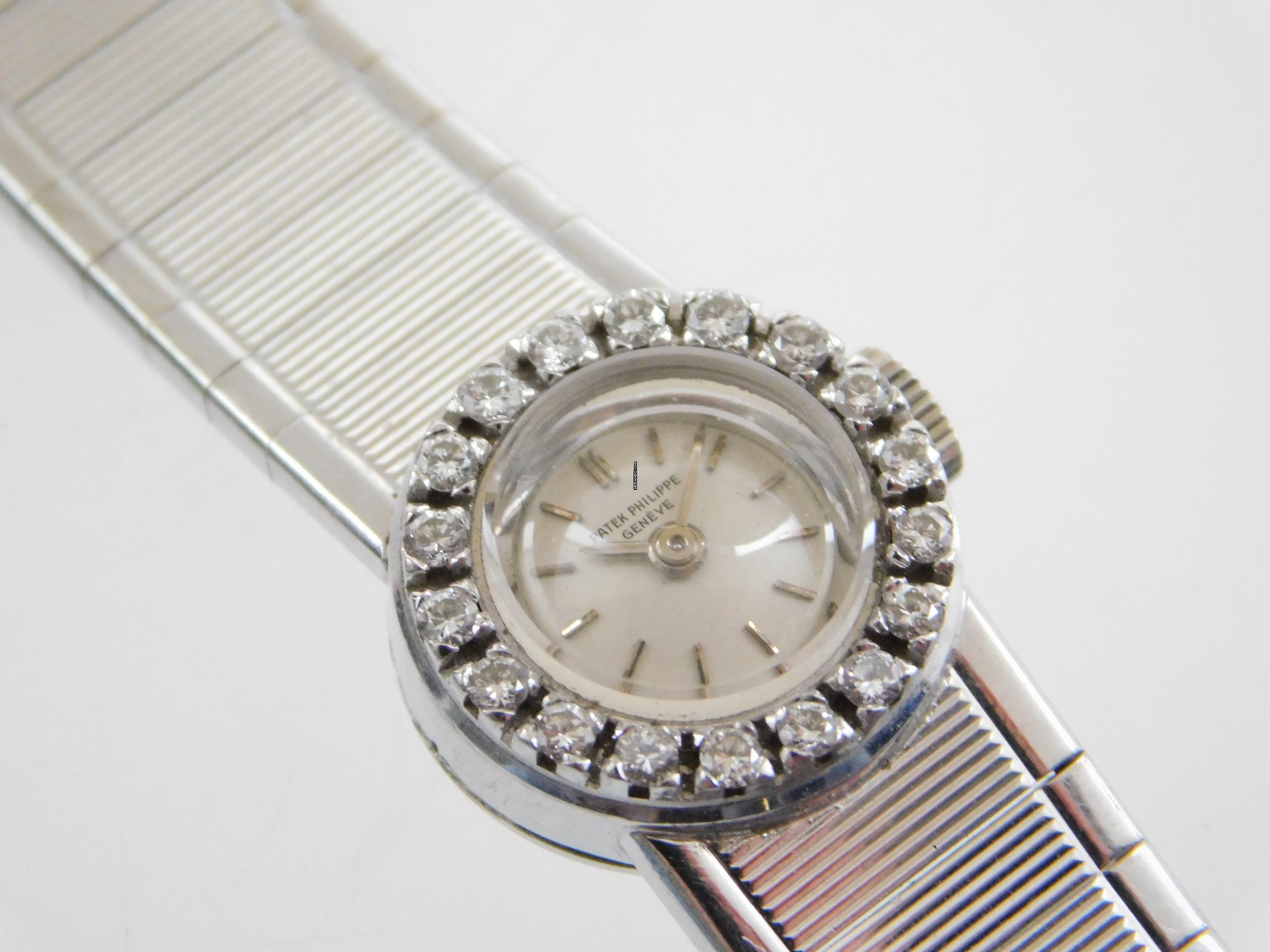  Patek Philippe Damenuhr massiv 18 Karat Weißgold Handaufzug mit original Brillantbesatz </h1> 