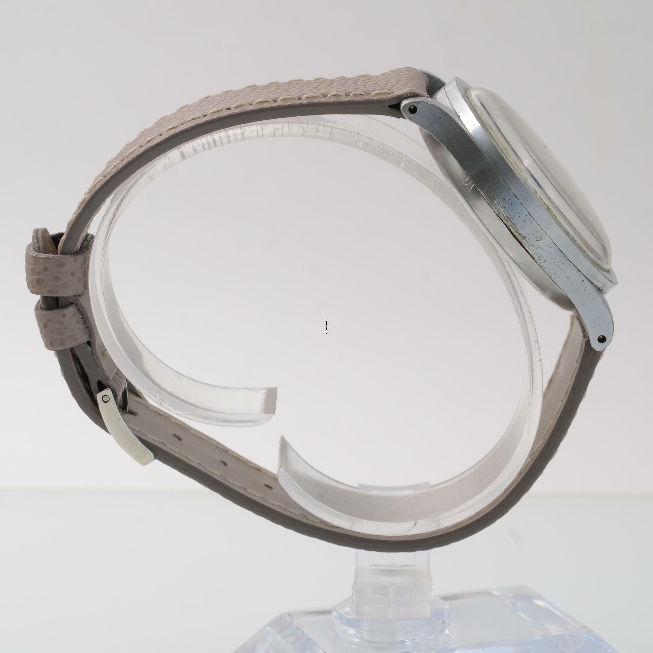 Thumbnail von Universal Genève Chronograph 5466 Compur first series 1936's </h1>