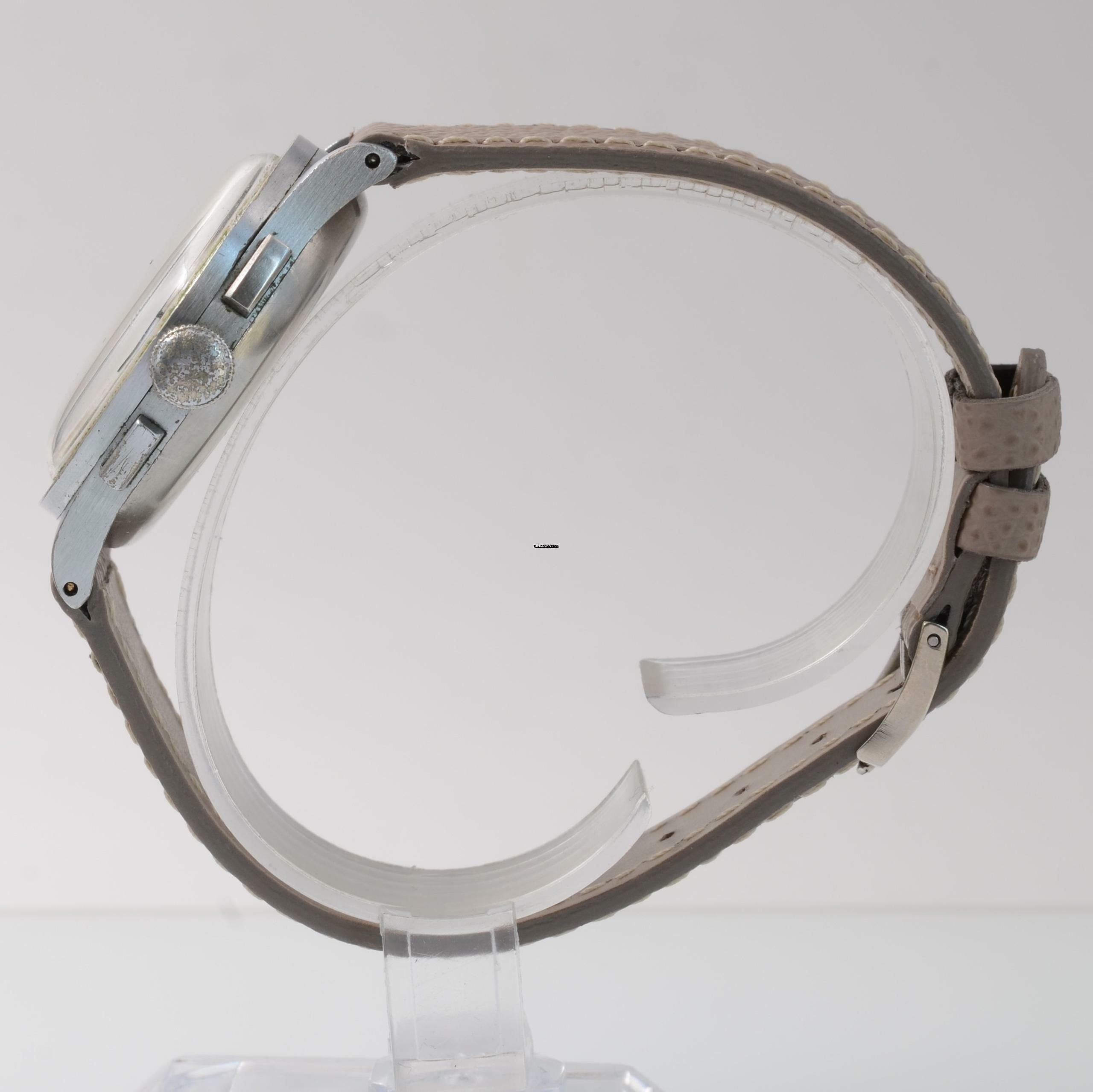 Thumbnail von Universal Genève Chronograph 5466 Compur first series 1936's </h1>