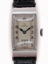 Thumbnail von Omega Gents Wristwatch Curvex </h1>