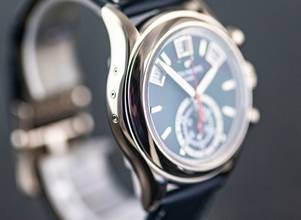 Thumbnail von Patek Philippe Annual Calendar Chronograph 5960G | Full Set 2022 | blue dial | White gold </h1>
