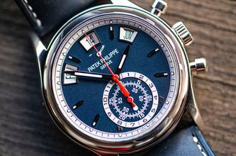 Thumbnail von Patek Philippe Annual Calendar Chronograph 5960G | Full Set 2022 | blue dial | White gold </h1>