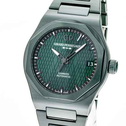  Girard Perregaux Laureato Aston Martin Laureato 42mm Limited Edition Green 81010-32-3081-1cx like NEW 2023 Full S 