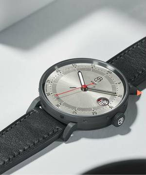  Robot Graphic Sutnar Tapir White 