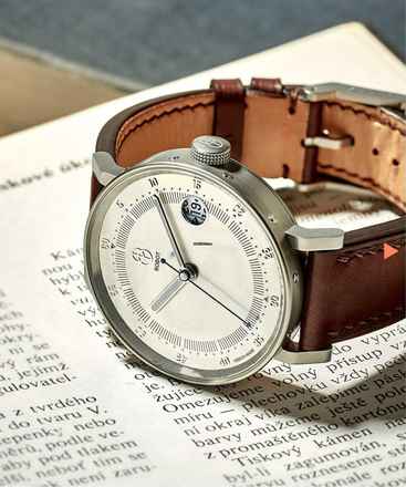  Robot Graphic Sutnar Walrus Silver 