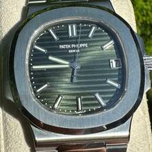 Thumbnail von Patek Philippe Nautilus 5711/1A GREEN FACTORY Dial + Orig Blue Dial Cal. 315 Extract of the Archives </h1>