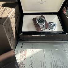 Thumbnail von Patek Philippe Nautilus 5711/1A GREEN FACTORY Dial + Orig Blue Dial Cal. 315 Extract of the Archives </h1>