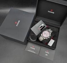 Thumbnail von Tudor Black Bay Chrono 'Pink' M79360N-0019 'Inter Miami CF' Unworn/New Condition Full Set 2-2026 Full Stickers