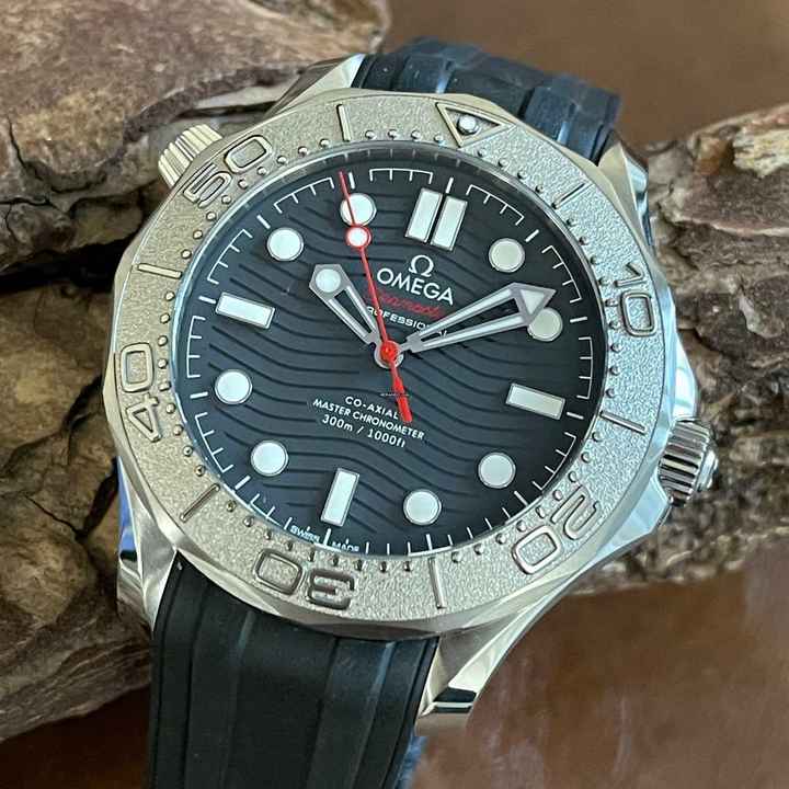  Omega Seamaster Diver 300 M Seamaster Diver 300M Nekton Ltd. - Ref. 21032422001002 - FS 2023 - UNGETRAGEN  