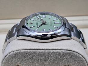 Thumbnail von Rolex Oyster Perpetual 41mm 134300 Pistachio dial Like New Condition Full Set 6-2025