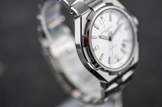 Thumbnail von Vacheron Constantin Overseas 47040 | Full Set | VC Service 2021 | Steel | white dial </h1>