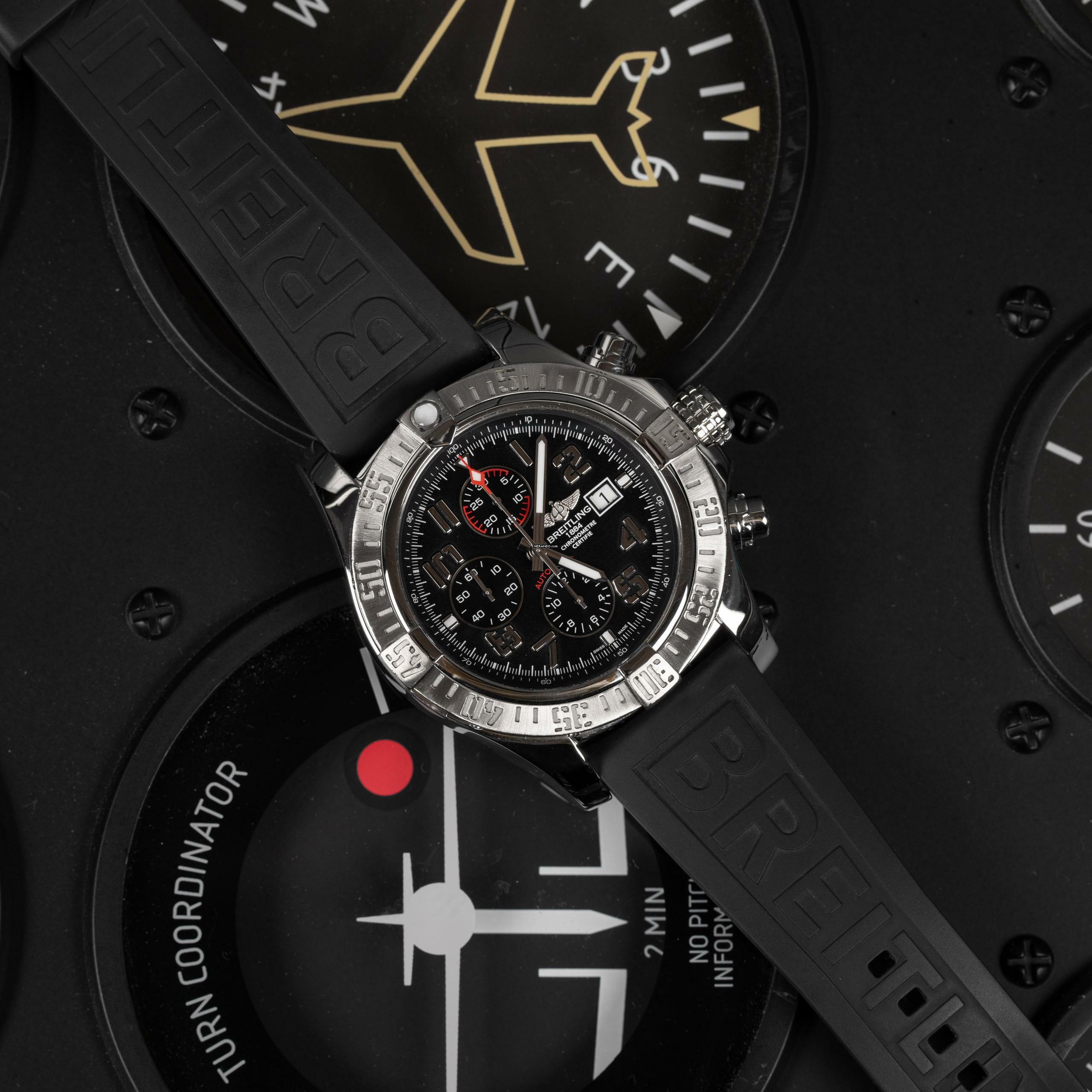  Breitling Super Avenger II A13371 