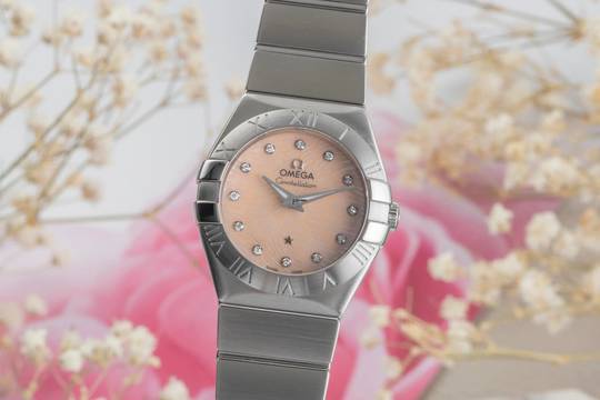  Omega Constellation Quartz Edelstahl MOP Diamant Quarz Damen Ref. 123.10.27.60.57.002  