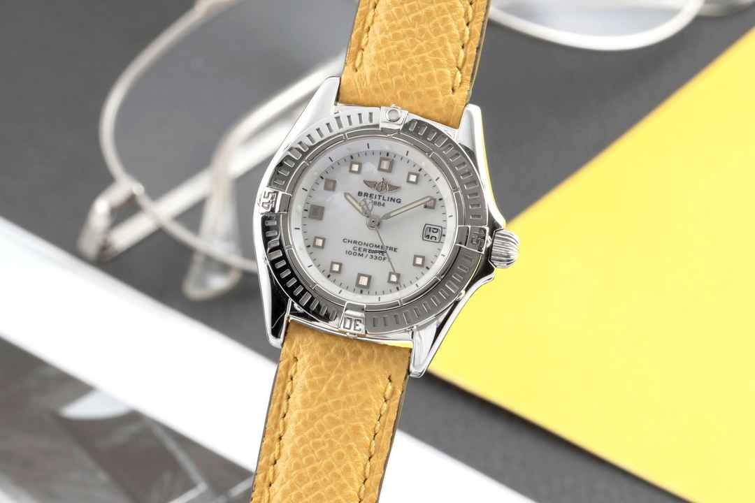  Breitling Callistino Lady Datum Perlmutt Edelstahl Quarz Damenuhr Ref. A72345 
