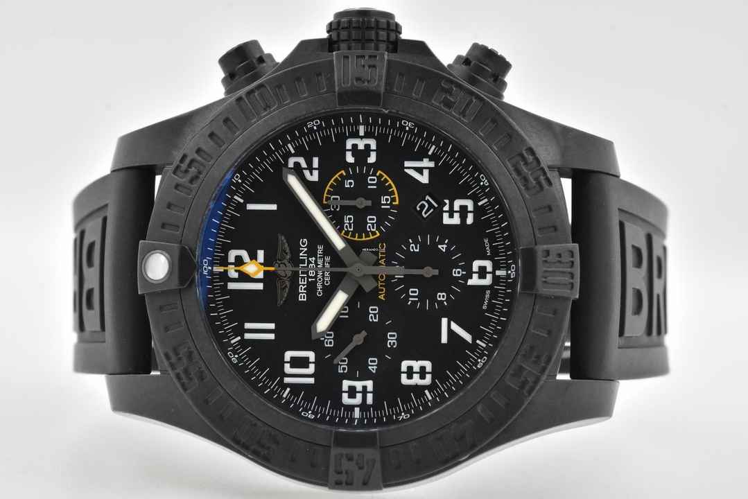  Breitling Avenger Hurricane Breitlight XB0170E4 Black Dial Schwarz </h1> 
