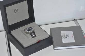 Thumbnail von Oris Aquis Date 01 733 7766 4150 Upcycle </h1>