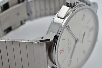 Thumbnail von NOMOS Ahoi Datum Ärzte Ohne Grenzen Limited Edition Date 40mm 551.S2 Ahoi </h1>