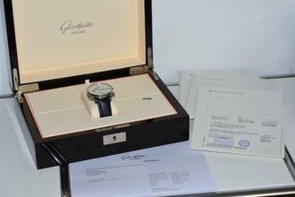 Thumbnail von Glashütte Original Senator Cosmopolite GMT Day Night 1-89-02-01-04-50 18k Service 2023 White Gold Weißgold </h1>