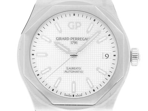 Girard Perregaux Laureato Ref.81010-11-131-11A 2025 Full Set Ungetragen 