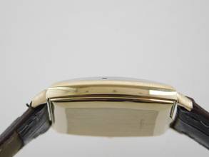 Thumbnail von Jaeger-LeCoultre Classic 18 Karat Gelbgold Tonneau Handaufzug Vintage NOS 26 x 34 mm C 818/1C