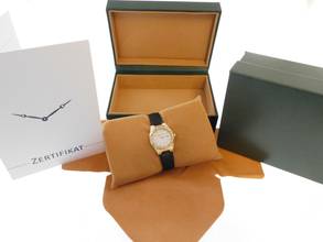 Thumbnail von Audemars Piguet Royal Oak 18 Karat Gelbgold Royal Oak Medium mit original Brillantbesatz,Datum 28 mm Faltschließe </h1>