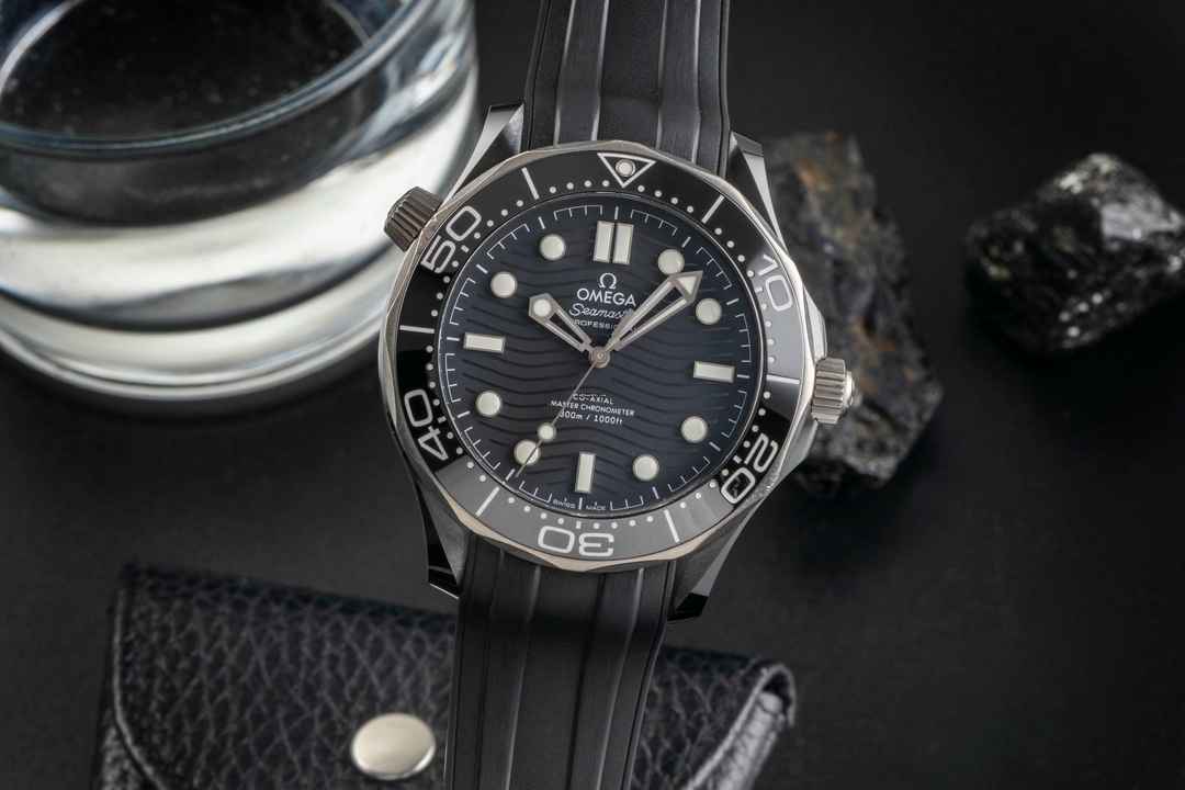  Omega Seamaster Diver 300 M Co-Axial Keramik 210.92.44.20.01.002 B&P 2020  