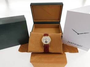 Thumbnail von Jaeger-LeCoultre Classic 18 Karat Gelbgold Triple Date Moon Automatik mit Eidechsband im Top Zustand seltene massiv 18 Karat Gelbgoldene Herrenuhr