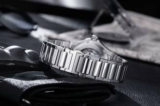 Thumbnail von Aerowatch Milan Sportautomatik Rot optional Zifferblatt in blau oder Grau