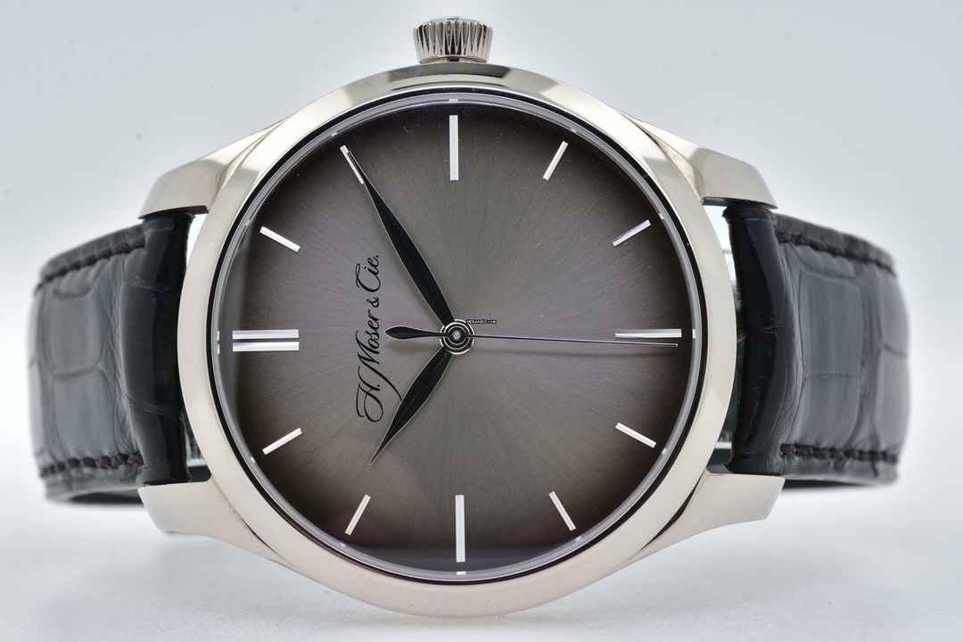  H.Moser & Cie. Endeavour Centre Seconds Grey 1200-200 </h1> 