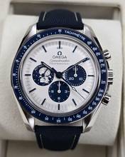 Thumbnail von Omega Speedmaster Professional Moonwatch 'Silver Snoopy Award' 50th Anniversary 310.32.42.50.02.001 Unworn/New Condition Full Set 2-2026