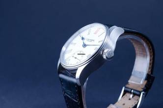 Thumbnail von Cornehl Classic Roman Lünette doppelbombiert Krone zylindrischn handgravierter Unruhkloben