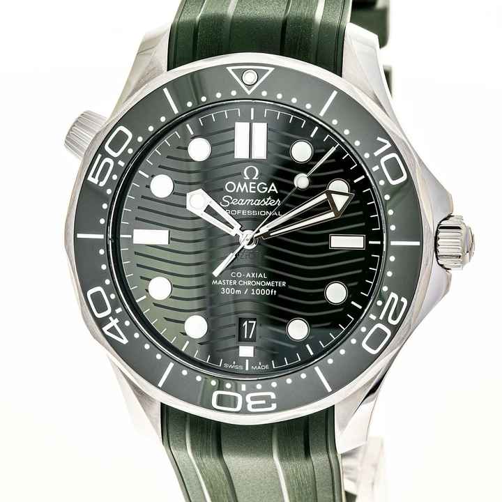  Omega Seamaster Diver 300 M 42 Green – 210.32.42.20.10.001 – NEW & UNWORN – 07/2025 Full Set 