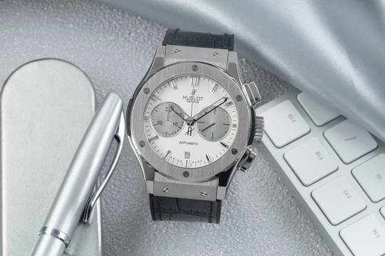  Hublot Classic Fusion Chronograph Titan Automatik Herrenuhr 521.NX.2610.LR  