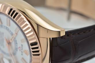 Thumbnail von Rolex Sky-Dweller 326135 18k Rose Gold White Dial Full Set